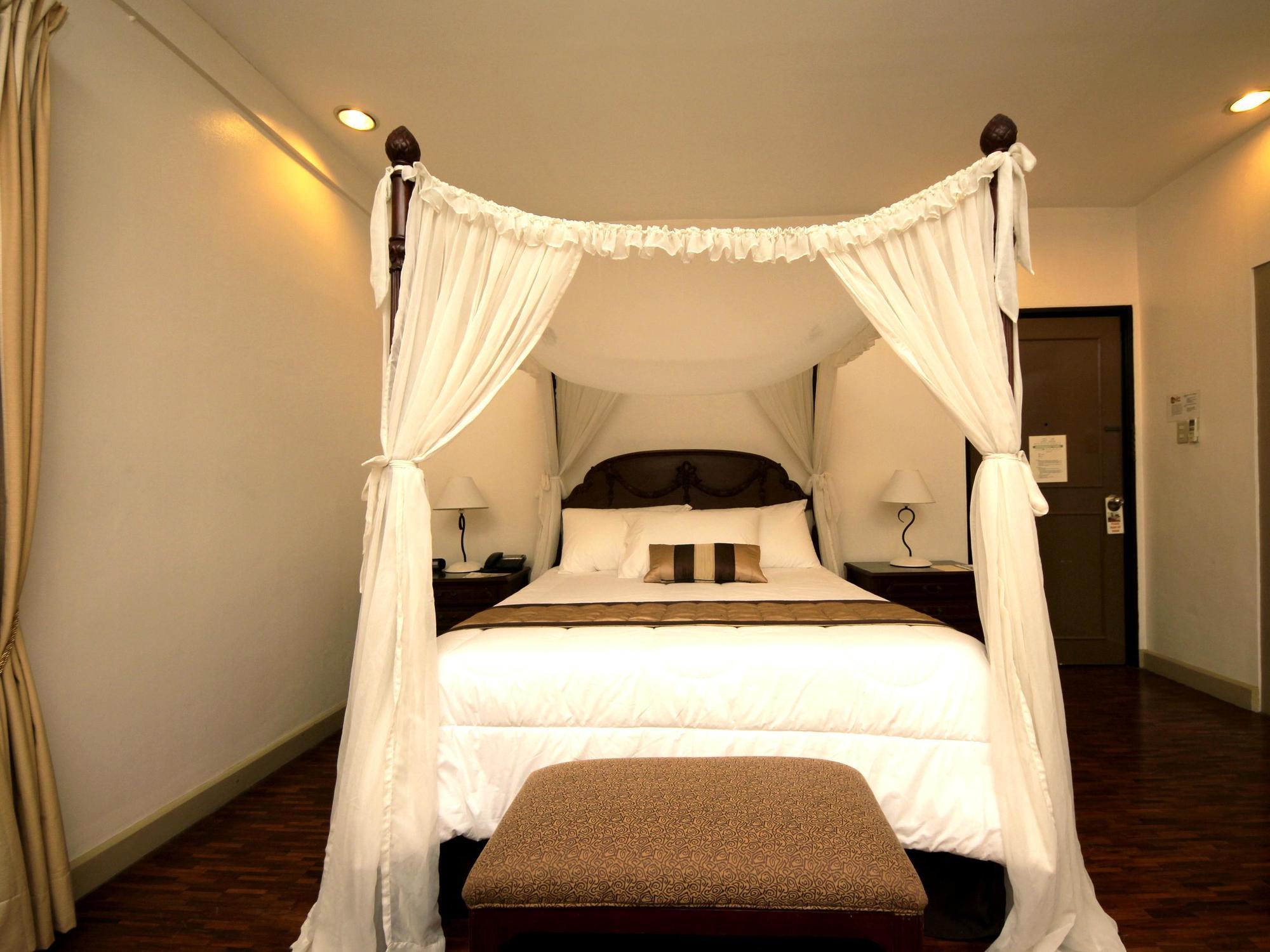 Casa Pura Inn And Suites Кесон-Сити Экстерьер фото