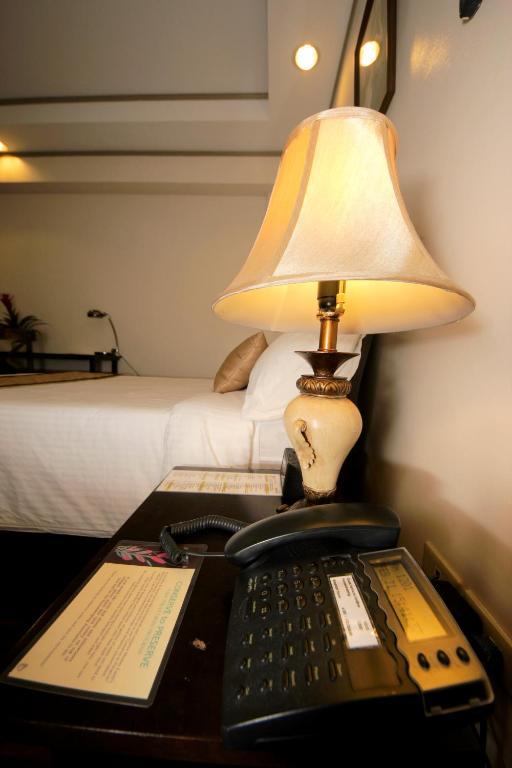 Casa Pura Inn And Suites Кесон-Сити Экстерьер фото