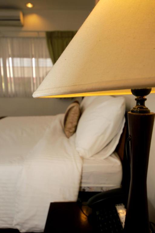 Casa Pura Inn And Suites Кесон-Сити Экстерьер фото