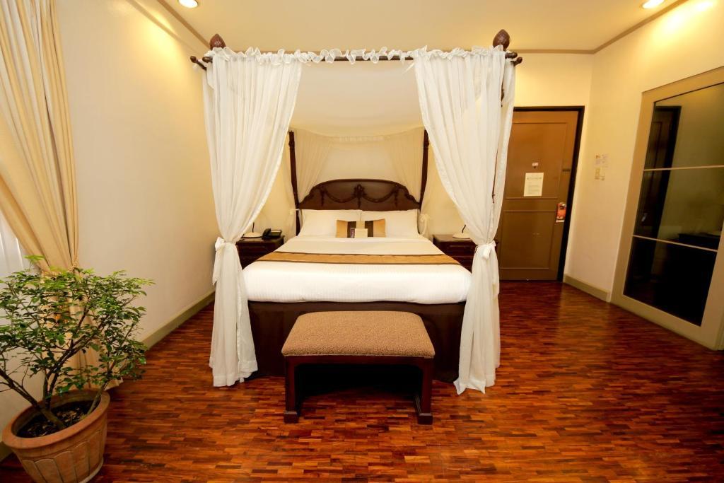 Casa Pura Inn And Suites Кесон-Сити Экстерьер фото