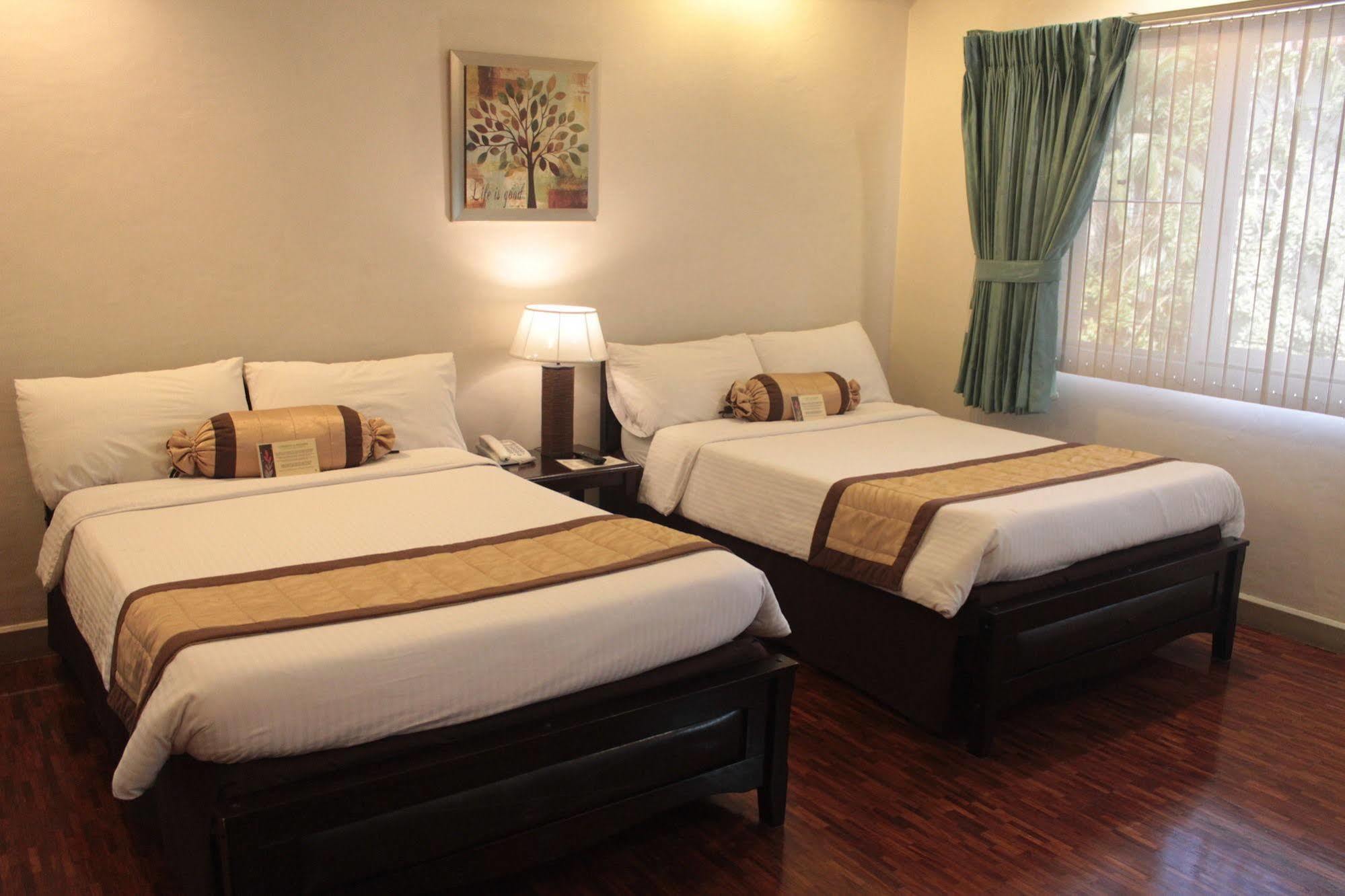 Casa Pura Inn And Suites Кесон-Сити Экстерьер фото