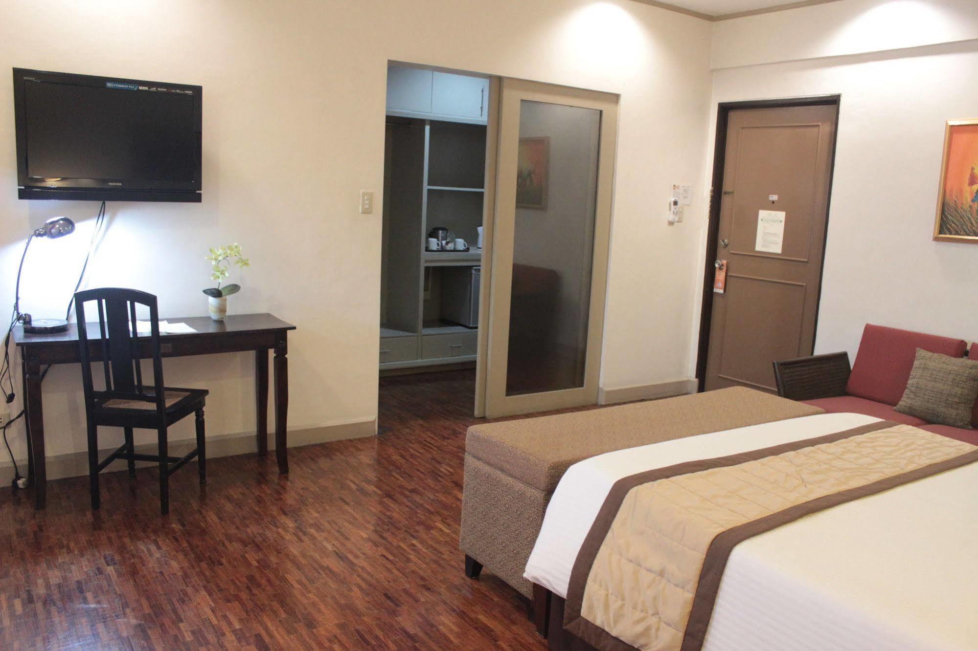 Casa Pura Inn And Suites Кесон-Сити Экстерьер фото