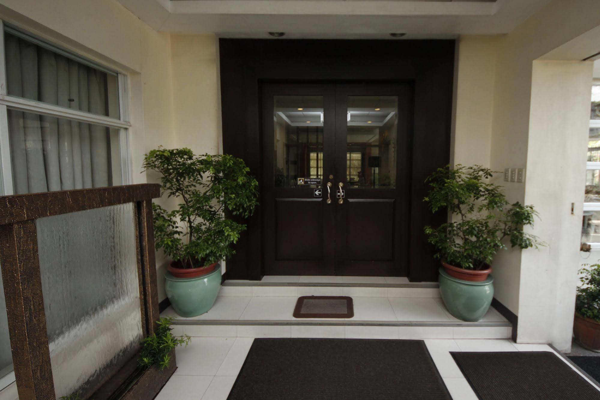Casa Pura Inn And Suites Кесон-Сити Экстерьер фото