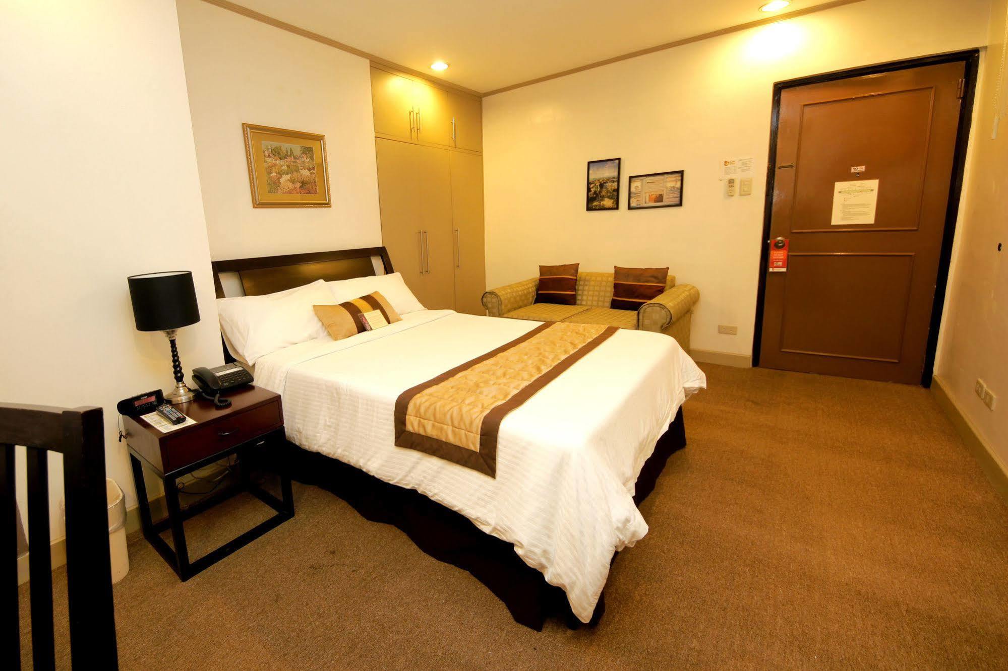 Casa Pura Inn And Suites Кесон-Сити Экстерьер фото