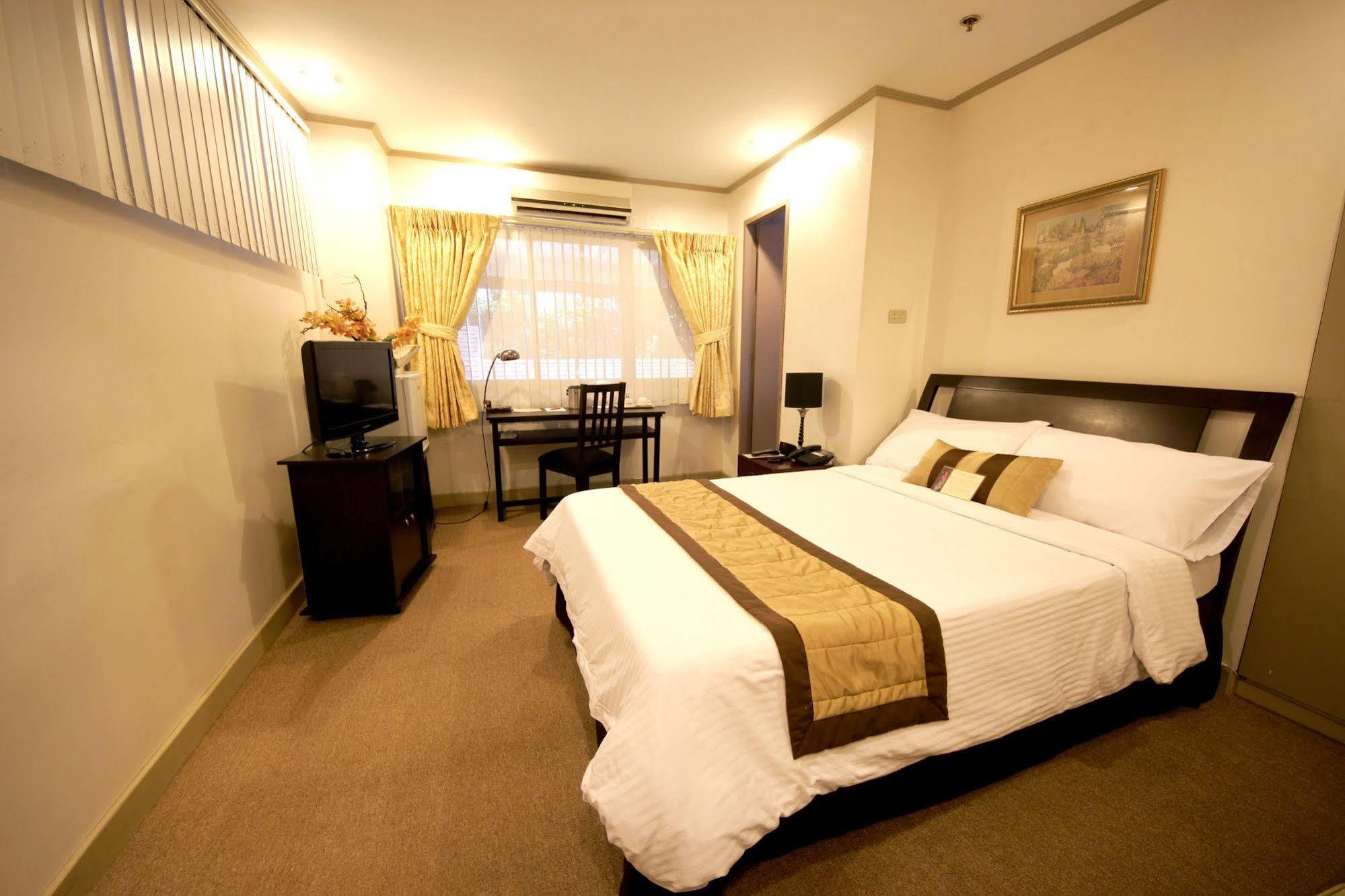 Casa Pura Inn And Suites Кесон-Сити Экстерьер фото
