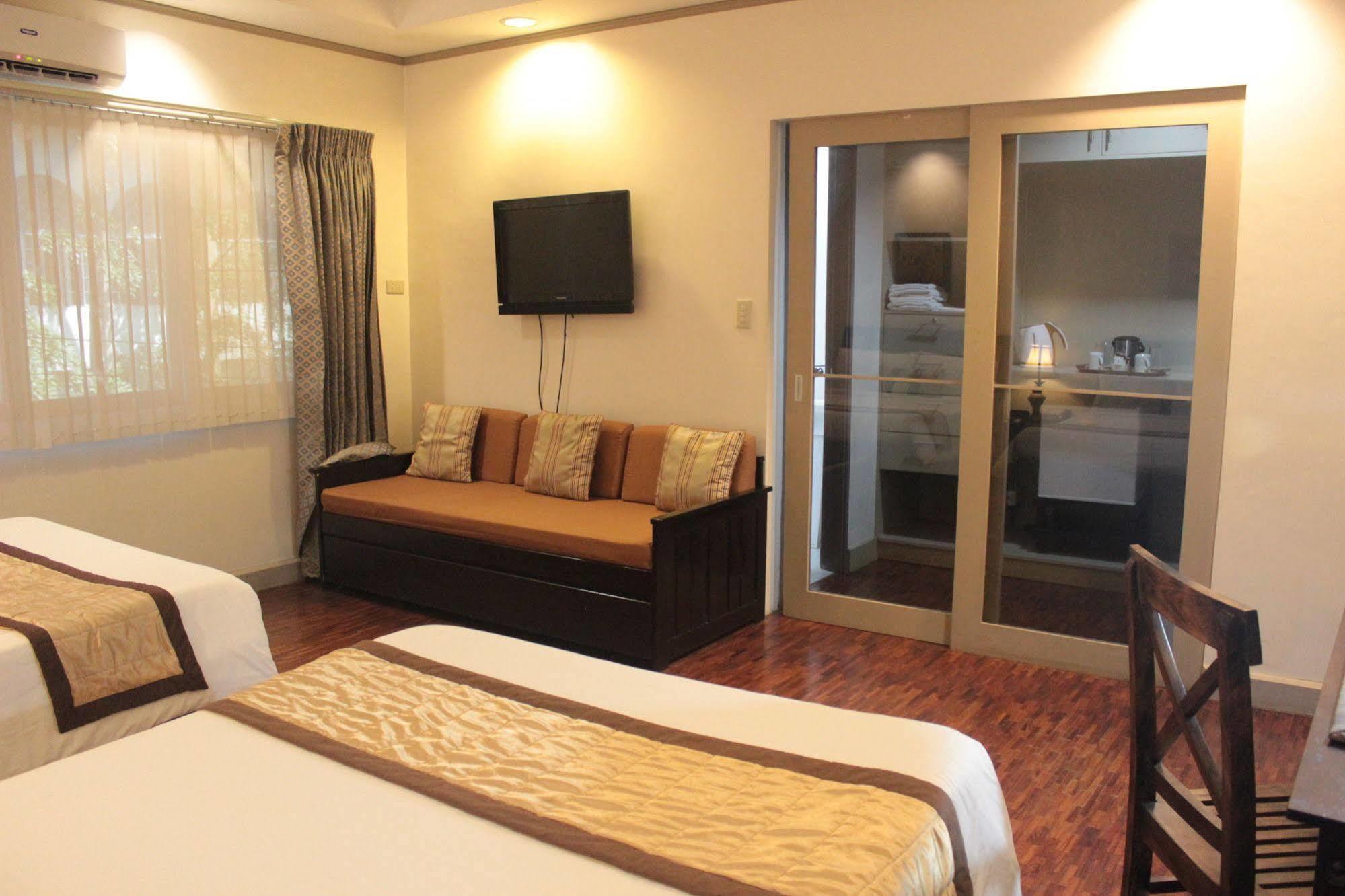 Casa Pura Inn And Suites Кесон-Сити Экстерьер фото